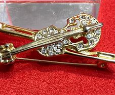 Brooch violin with rhinestones