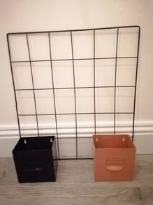 Wire notice board
