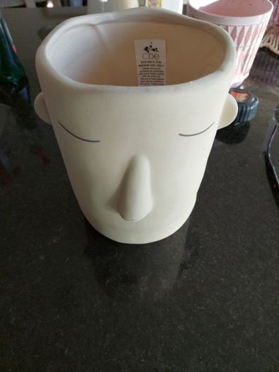 Ceramic vase/pot.