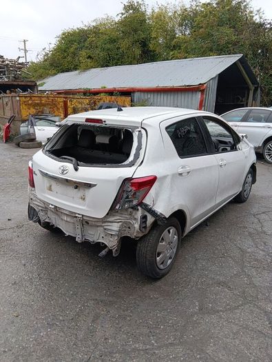 Breaking Toyota vitz 2014 petrol