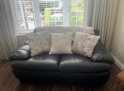 2 seater sofa & 2 armchair's