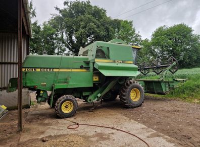 Combine Harvester John Deere 1075