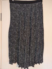 stunning black and white pleated midi skirt