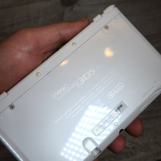 New Nintendo 3ds xl pearl white 64gb sd card hshop 1000s free games