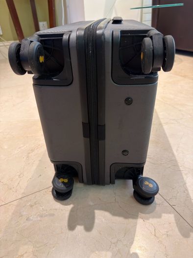 LEVEL8 20 Carry-On Suitcase - Grey