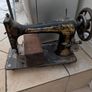antique singer sewing machine Image 2