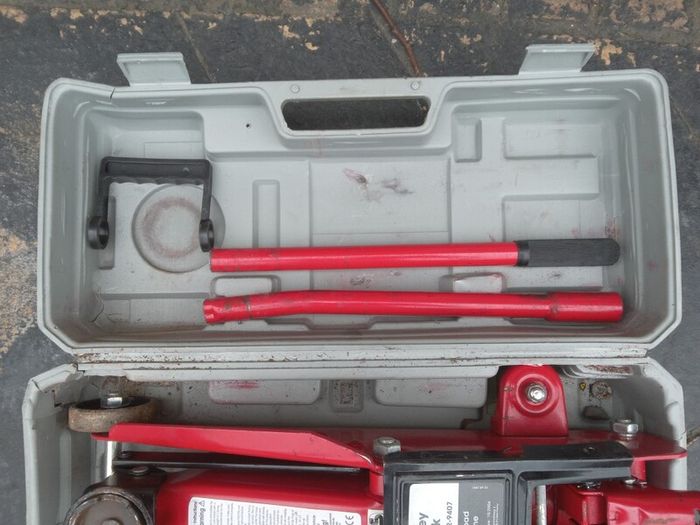 Auto-XS 2 Tonne Hydraulic Trolley Jack