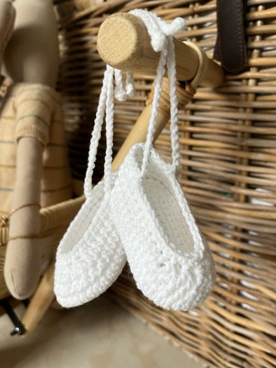 baby shoes and matching headband