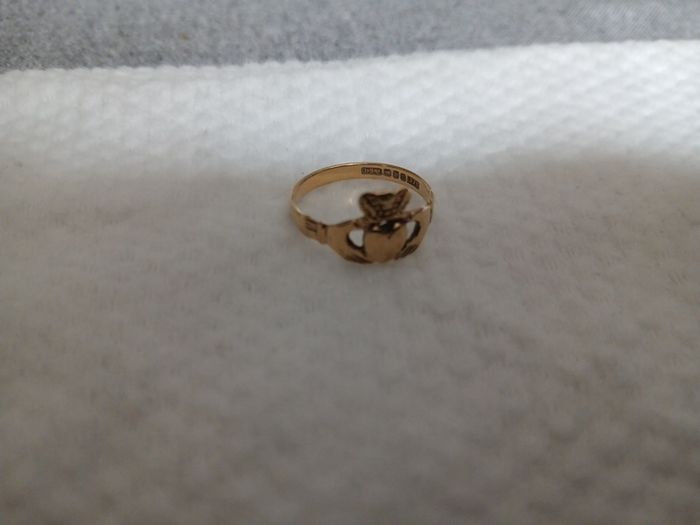 Ladies Gold Cladagh Ring 9ct  Irish