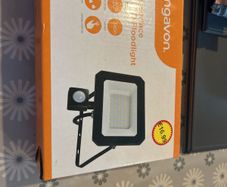 Kingavon Floodlight