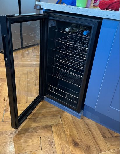 Wine / bar fridge