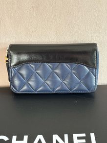 chanel Gabrielle Navy black Small zip wallet Retail 990 Euro