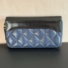 chanel Gabrielle Navy black Small zip wallet Retail 990 Euro