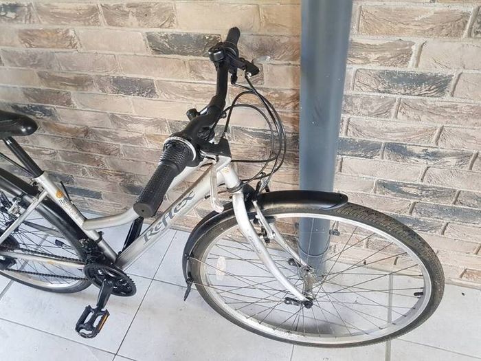 ladies bike( can deliver)