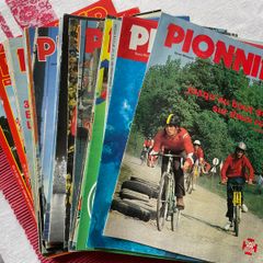 Pionnier Scouts de France- magazine from the 1980's