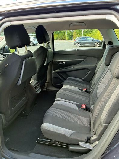 Peugeot 5008 Active 1.2 - 7 seats - Long NCT