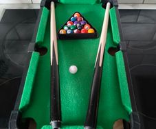 Table top pool table