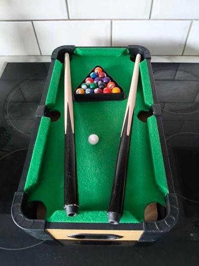 Table top pool table