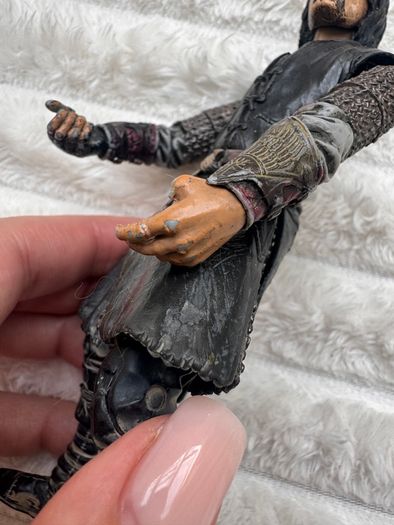 Lord of the Rings Helm's Deep Aragorn Action Figure Damaged NO Finger approx. 16 cm. Used Please see photos