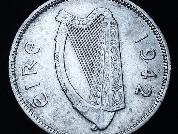 #18 - Ireland - 1942 - Shilling - Silver - KM.14