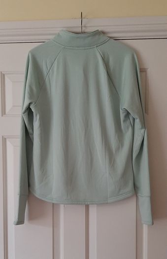 New light green sports top