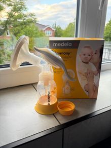 Manual breast pump