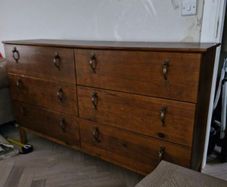 chest of drawers