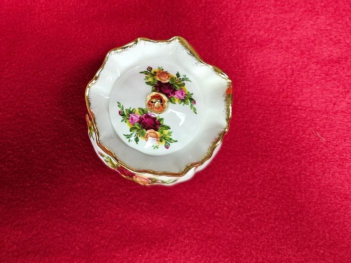 Royal Albert Old Country Roses Dorothy pot