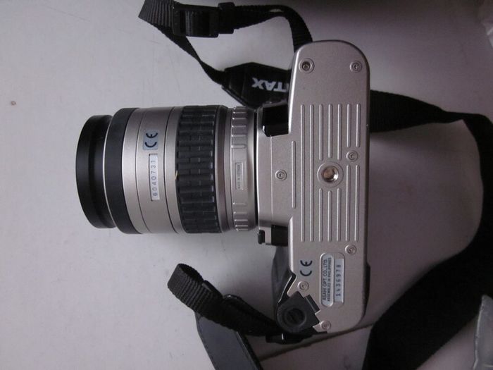 Pentax MZ-50 35mm SLR Film Camera + 28-80mm Lens Kit Autofocus