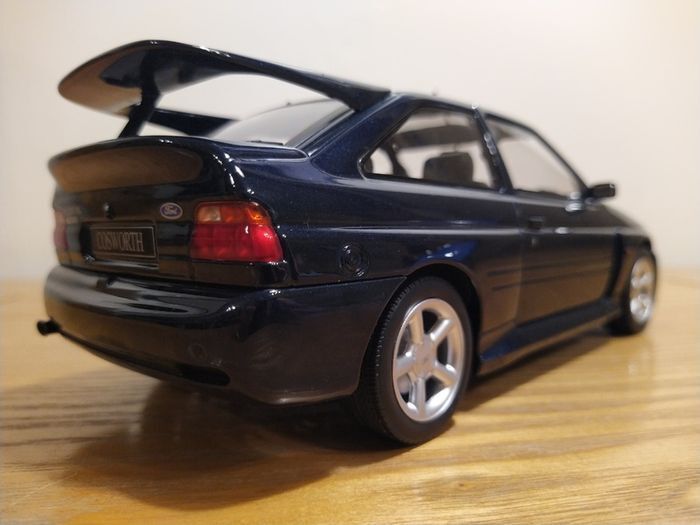 Ford Escort RS Cosworth 1992 Dark Blue Metallic RHD 1/18 New in Box