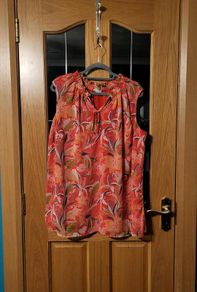 JD Williams sleeveless blouse, Size 22, Brand new