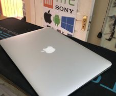 Macbook Air 13" 1tb SSD 4gb RAM PWO