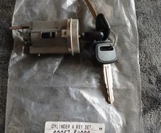 Genuine Toyota Yaris, 69057-52030 (cylinder & Key Set, Ignition Switch Lock)