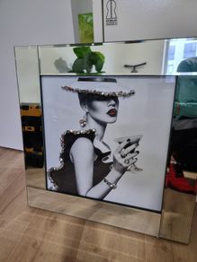 Mirrored picture