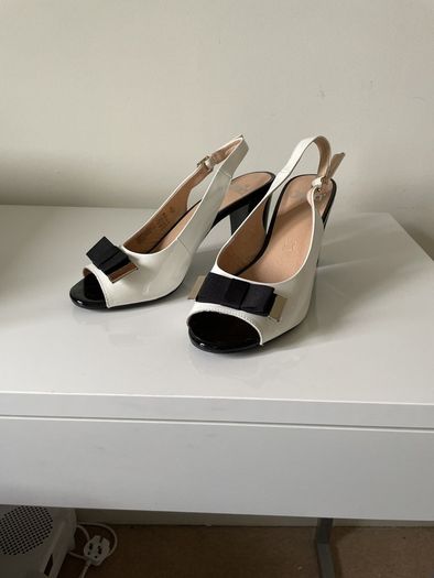 ladies sandals size 6