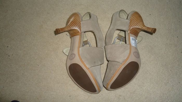 CLarks beige sandals