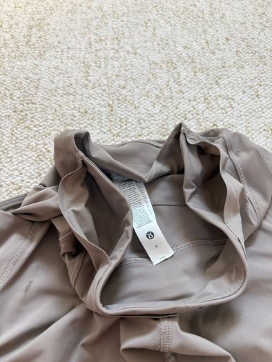 Lululemon shorts / pockets/ dots / UK 8
