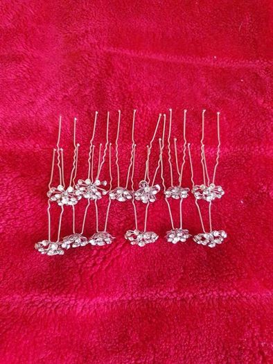 12 hair pins