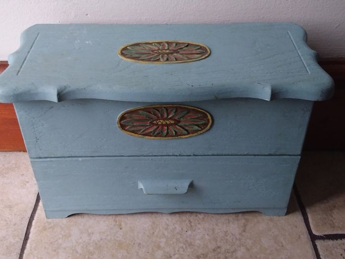 Collection of Costume jewellery in Small Drawer Unit