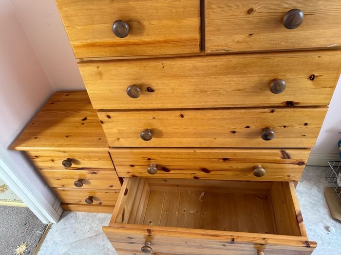 chest of drawers and two bedside lockers