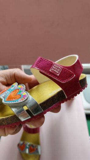 Girls sandals size 24/infant 7