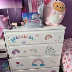 chest of drawers