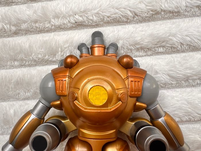 Roblox Goliath Dungeon Quest Fusion Throwdown Robot Action Figure approx. 12 cm. Used Please see photos