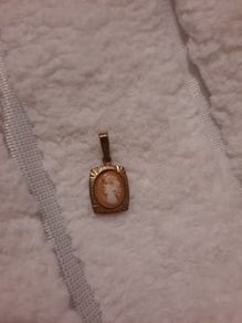 vintage gold cameo pendant
