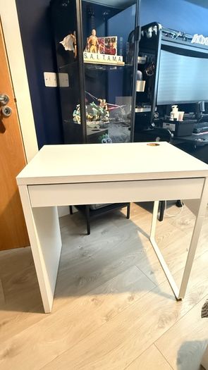 small desk/computer table