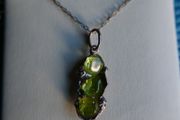 925 Sterling Silver Peridot Oval Pendant Necklace - August Birthstone 3,8g