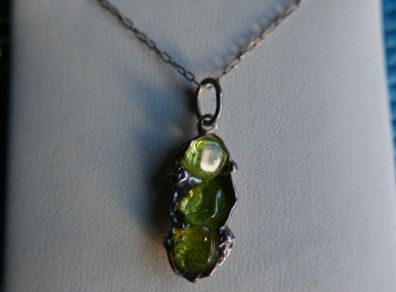 925 Sterling Silver Peridot Oval Pendant Necklace - August Birthstone 3,8g