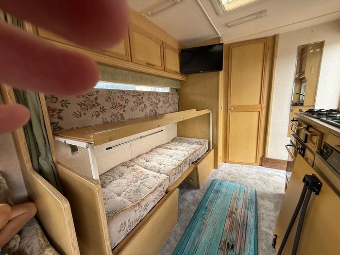 Abbey Gts Vogue 4 Birth Caravan