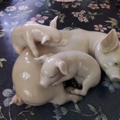 Lladro Pig & Piglets