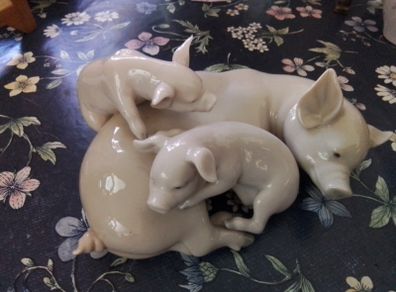 Lladro Pig & Piglets